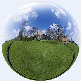 panorama van het huis in bolvorm